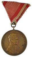 1917. Arany Vitézségi Érem korabeli, öntött, aranyozott bronz kitüntetés, eredeti kopott mellszalagon T:XF  Hungary 1917. Golden Gallantry Medal contemporary (WWI) cast, gilt bronze decoration, on original, but worn ribbon C:XF  NMK 298.