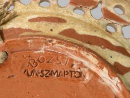 Bozsik Kunszentmárton: Virágmintás tál, áttört mintával, jelzéssel, sérüléssel, d: 24 cm