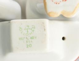 Hollóházi olvasó lányok, kézzel festett, jelzett, hibátlan. m: 14,5 cm