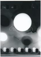 cca 1975 Fotogram, jelzés nélküli lelet, ezüst zselatinos fotópapíron, 13x18 cm