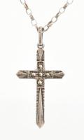 Ezüst(Ag) nyaklánc markazitos kereszt medállal, jelzett, h: 50 cm, bruttó: 3,5 g