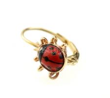 Arany (14/Au) Katicabogaras, sárga arany, fülbevaló, Reko korall és ónix. Jelzett, bruttó: 1,78g, Ga...