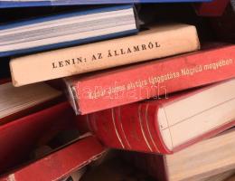 Nagy vegyes minikönyvtétel, kb. 160 db, főleg szocialista, mozgalmi, ...stb. a korszakhoz kötődő tem...