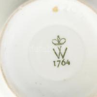 Wallendorf virágmintás váza, matricás, jelzett, kis kopással, m: 15,5 cm