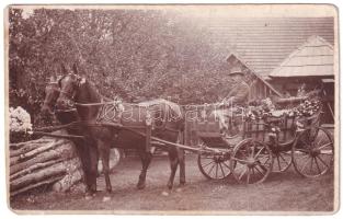 Sepsiszentgyörgy, Sfantu Gheorghe; lovaskocsi / horse-drawn carriage. photo (vágott / cut)