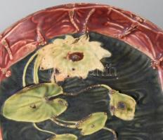 Körmöcbányai stílusú vízililiom mintás talpas kínáló és tál, jelzés nélkül, formaszámmal jelölt, kop...