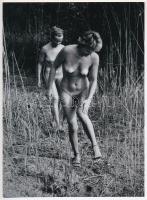 cca 1965 A Szúnyogsziget ,,áldozatai", szolidan erotikus felvétel, 1 db modern fotónagyítás, 21x15 cm