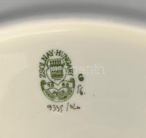 Ezüst (Ag) talpas Zsolnay sütemény kínáló. Jelzett, hibátlan. Nettó 350 g. Tálak kézzel festettek, h...