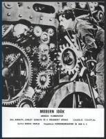 cca 1966 Charlie Chaplin a ,,Modern idők" című filmjéből 3 db produkciós filmfotó ezüst zselati...
