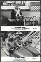 cca 1982 ,,Azt mondják baleset című francia film jelenetei és szereplői (író, rendező és főszereplő Nathalie Delon), 4 db vintage produkciós filmfotó ezüst zselatinos fotópapíron, a használatból eredő (esetleges) kisebb hibákkal, 18x24 cm