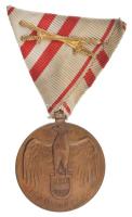 Ausztria 1932. "Osztrák Háborús Emlékérem" bronz emlékérem mellszalagon T:AU Austria 1932. "Great War Commemorative Medal" bronze decoration with ribbon C:AU