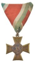 1923. "I. osztályú Legénységi Szolgálati Jel" bronz kitüntetés eredeti mellszalagon T:XF patina Hungary 1923. "Distinction for Long Service for the Soldiers 1st Class" bronze decoration with original ribbon C:XF patina NMK.: 355.