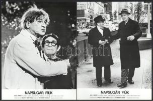 cca 1975 ,,Napsugár fiúk" című amerikai film jelenetei és szereplői (főszereplő Walter Matthau), 16 db vintage produkciós filmfotó ezüst zselatinos fotópapíron, a használatból eredő (esetleges) kisebb hibákkal, 18x24 cm