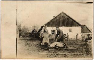 1919 Szilágysomlyó, Simleu Silvaniei; disznóvágás / pig slaughter. photo (fl)