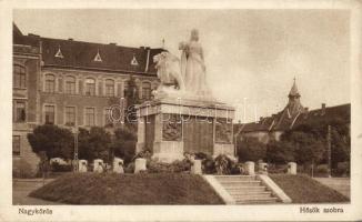 Nagykőrös katonai emlékművel