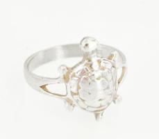 Ezüst(Ag) teknősös gyűrű, jelzett, méret: 52, bruttó: 2,2 g