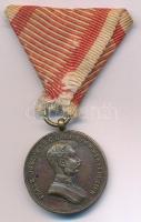 1914. Ferenc József Bronz Vitézségi Érem bronz kitüntetés, kopott mellszalagon szignó nélkül T:XF  Hungary 1914. Bronze Gallantry Medal (Der Tapferkeit) bronze decoration, on worn ribbon, without signature C:XF NMK 137.