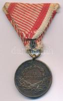 1914. "Ferenc József Bronz Vitézségi Érem" bronz kitüntetés, kopott mellszalagon szignó né...
