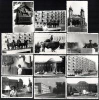 1968 Debrecen, utcarészletek, köztéri szobrok, Déri Múzeum stb., 12 db fotó, hátoldalán feliratozott és datált, 10x6,5 cm