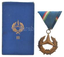 1947. "Közbiztonsági Bronz Szolgálati Jel" bronz kitüntetés eredeti mellszalagon "MÁPV (Magyar Állami Pénzverő)" gyártói jelzéssel, eredeti, de sérült tokban T:AU Hungary 1947. "Distinction for Public Security Service, Bronze Grade" bronze decoration with original ribbon, with "MÁPV (Hungarian National Mint)" maker's mark, in original but damaged case C:AU NMK 501.