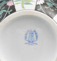 Herendi fekete alapon virágmintás bonbonier, fedél nélkül, jelzéssel, hibátlan, m: 7,5 cm