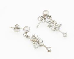 Ezüst(Ag) köves fülbevalópár, jelzett, h: 3 cm, bruttó: 2,6 g