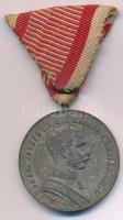 1914. "Ferenc József I. osztályú Ezüst Vitézségi Érem" hadifém kitüntetés eredeti mellszalagon, szignó nélkül T:VF Hungary 1914. "Silver Gallantry Medal, 1st Class" war metal decoration with original ribbon, without signature C:VF NMK 129.