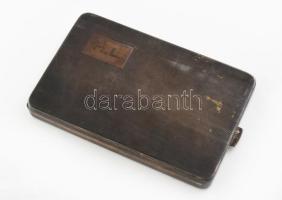 Ezüst (Ag) cigaretta tárca, H.L. monogrammal, ajándékozási gravírozással, jelzéssel, 12x8 cm, bruttó: 158,5 g