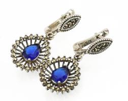 Ezüst(Ag) csepp alakú fülbevalópár kék kővel, jelzett, h: 3,5 cm, bruttó: 7,5 g