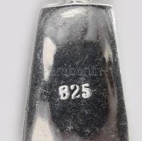 Ezüst(Ag) ékszerszett (gyűrű, medál és fülbevalópár) gyöngyház díszítéssel, jelzett, bruttó: 16,5 g