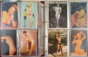 Kb. 150 db MODERN motívum képeslap albumban: erotikus meztelen Pin-up lányok / Cca. 150 modern motiv...