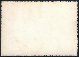 cca 1940 Emberek kerékpárral, 6,5x8,5 cm