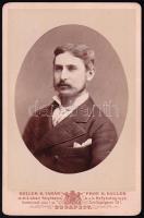 cca 1870 Elegáns férfi, kabinetfotó, Koller K. tanár műterméből, 17x11 cm