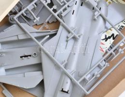 U.S. Navy Tomcat F-I4A repülőgép makett, kissé sérült dobozában
