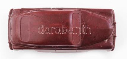 cca 1950 Lendkerekes bakelit karosszériájú Pobeda játékautó, BHG Hungary gyártmány, 2 repedéssel, ne...