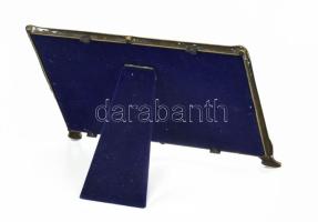 Szecessziós réz fényképkeret. Két nő, egy férfi. bársony belsővel. kitámasztóval Külső méret: 23x17 ...