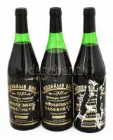 1981 Hosszúhegyi Merlot, 3 palack muzeális bor, hajós-bajai borvidék, szakszerűen tárolt bontatlan palack vörösbor, kopott, sérült címkékkel, 0,75lx3