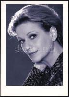 Frajt Edit (1955-) színésznő aláírása egy őt ábrázoló fotó hátoldalán, 15x10 cm
