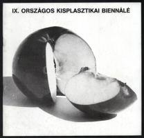 IX. Országos Kisplasztikai Biennálé. Pécs, 1983. Szerk.. Romváry Ferenc. Borító- és plakátterv: Pinczehelyi Sándor. Pécs, 1985, Janus Pannonius Múzeum. Kiadói papírkötés, fekete-fehér fotókkal, többek közt Csiky Tibor, Gádor Magda, Kő Pál, Matzon Frigyes, Samu Géza alkotásainak reprodukcióival illusztrálva.