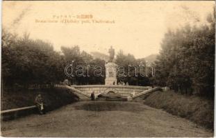 Vladivostok, Wladiwostok; Bronze statue of Dethsky park (EK)