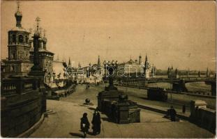 Moscow, Moscou; Quai Kropotkin et vue du Kremlin / quay, tram, bridge (EB)