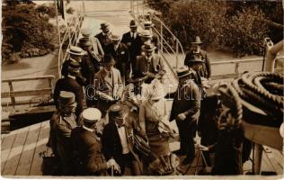 1915 Wien, Vienna, Bécs; embarkation at the port. Welt-Press-Photo-Comp. (EK)