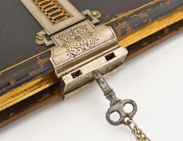 1919-1927 Tinédzser lány naplója, szép kézírásos feljegyzések, korabeli, rendkívül dekoratív, fémver...