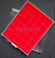 Lindner éremtartó tálca, 30 férőhellyel, 39x39mm, műanyag tok sérült