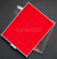 Lindner éremtartó tálca, 35 férőhellyel, 36x36mm