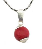 Ezüst(Ag) csavart nyaklánc korall medállal, jelzett, h: 48 cm, bruttó: 5 g