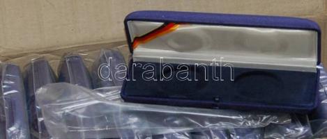 20db vadonatúj díszdoboz, eredeti csomagolásban, egyenként két férőhellyel, 40mm átmérőjű érmékhez! Új ár töredékéért kikiáltva, alkalmi vétel!