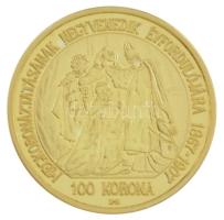 DN "Magyar aranypénzek utánveretben - Ferenc József jubileumi 100 korona 1907" aranyozott réz emlékérem kapszulában (25mm) T:PP