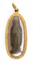 Tibeti amulett medálba foglalva, h: 4 cm