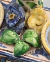 Ingolstadt 1235 jelzéssel: keménycserép róasztali tartó. Jelzett ,mázrepedésekkel XX, sz eleje. sérü...